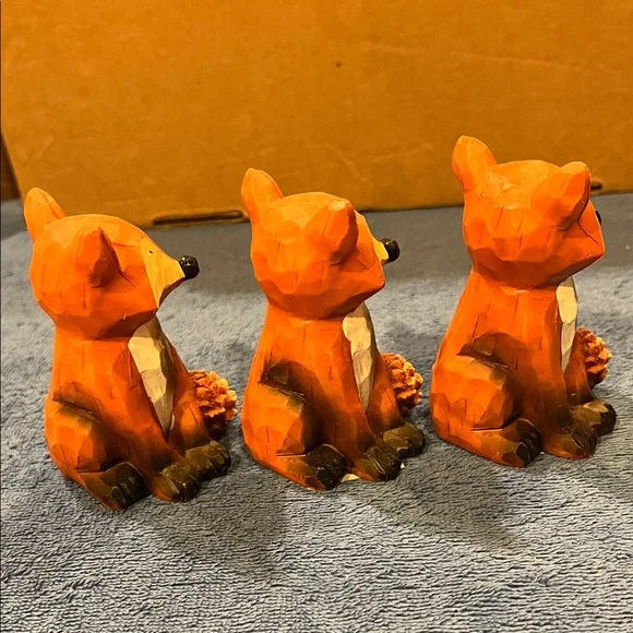 Set of Three Orange Fox Figurines - Picture 3 of 9